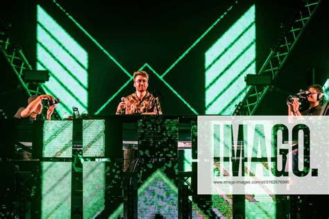  Oliver Heldens' Electrifying Performance at Hanoi: A Night of Euphoric Techno Beats!